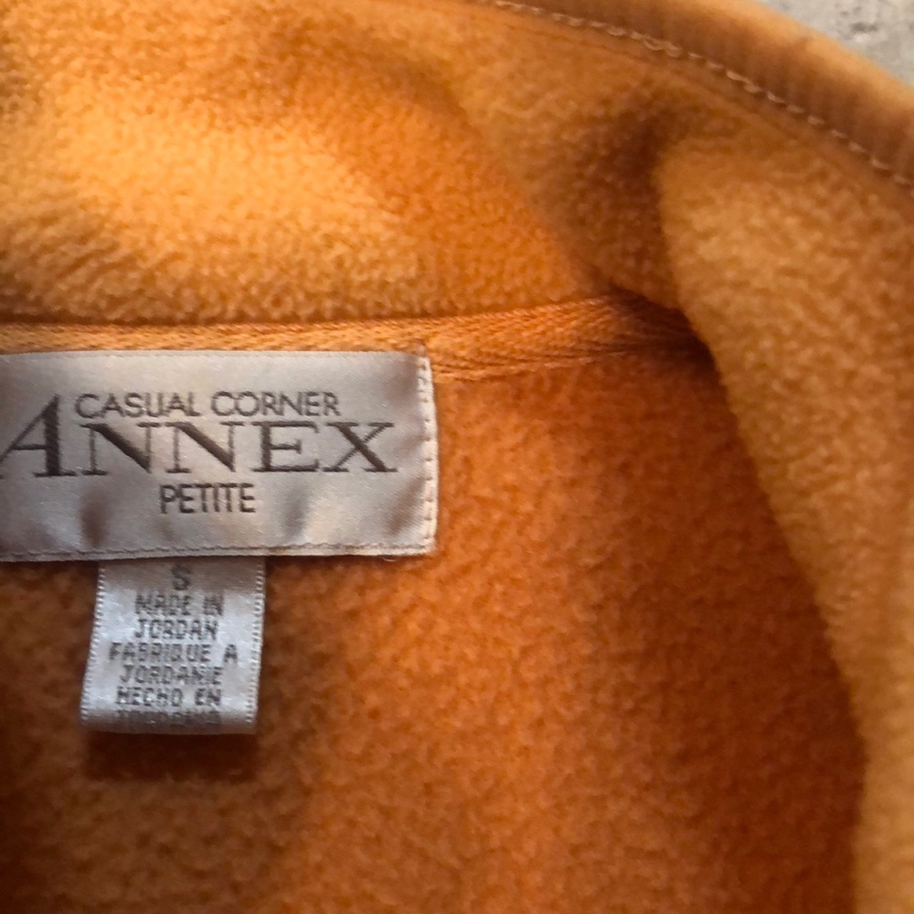 Vest - Picture 3 of 4